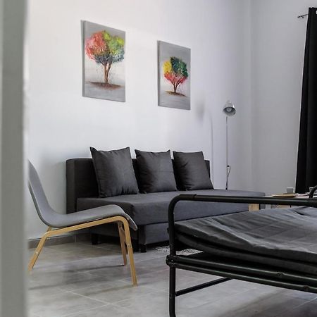 Minimalistic Apartment Petros Heraklion  Bagian luar foto