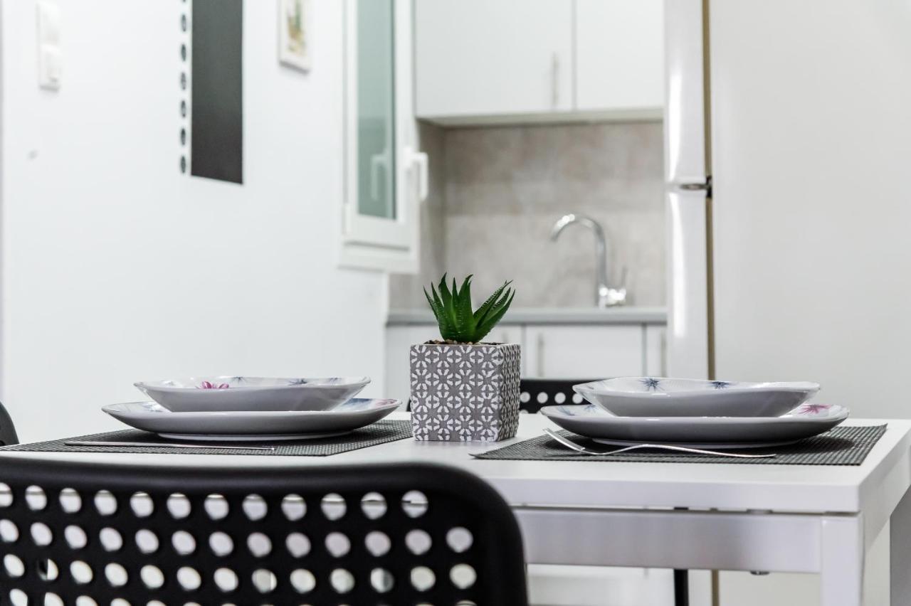 Minimalistic Apartment Petros Heraklion  Bagian luar foto